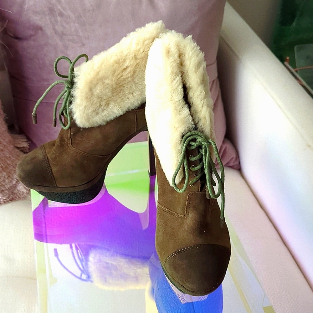 LAMB shearling booties 7 M